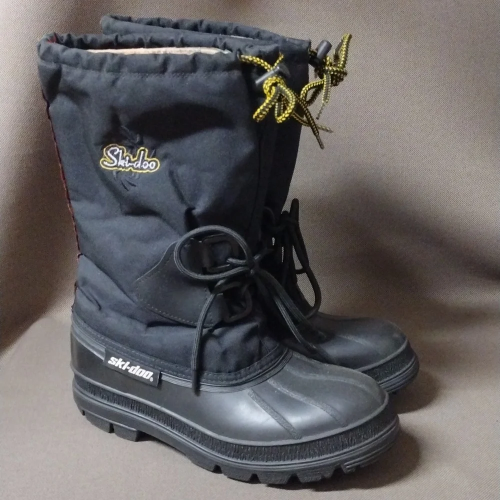 Kamik Skidoo winter boots 9